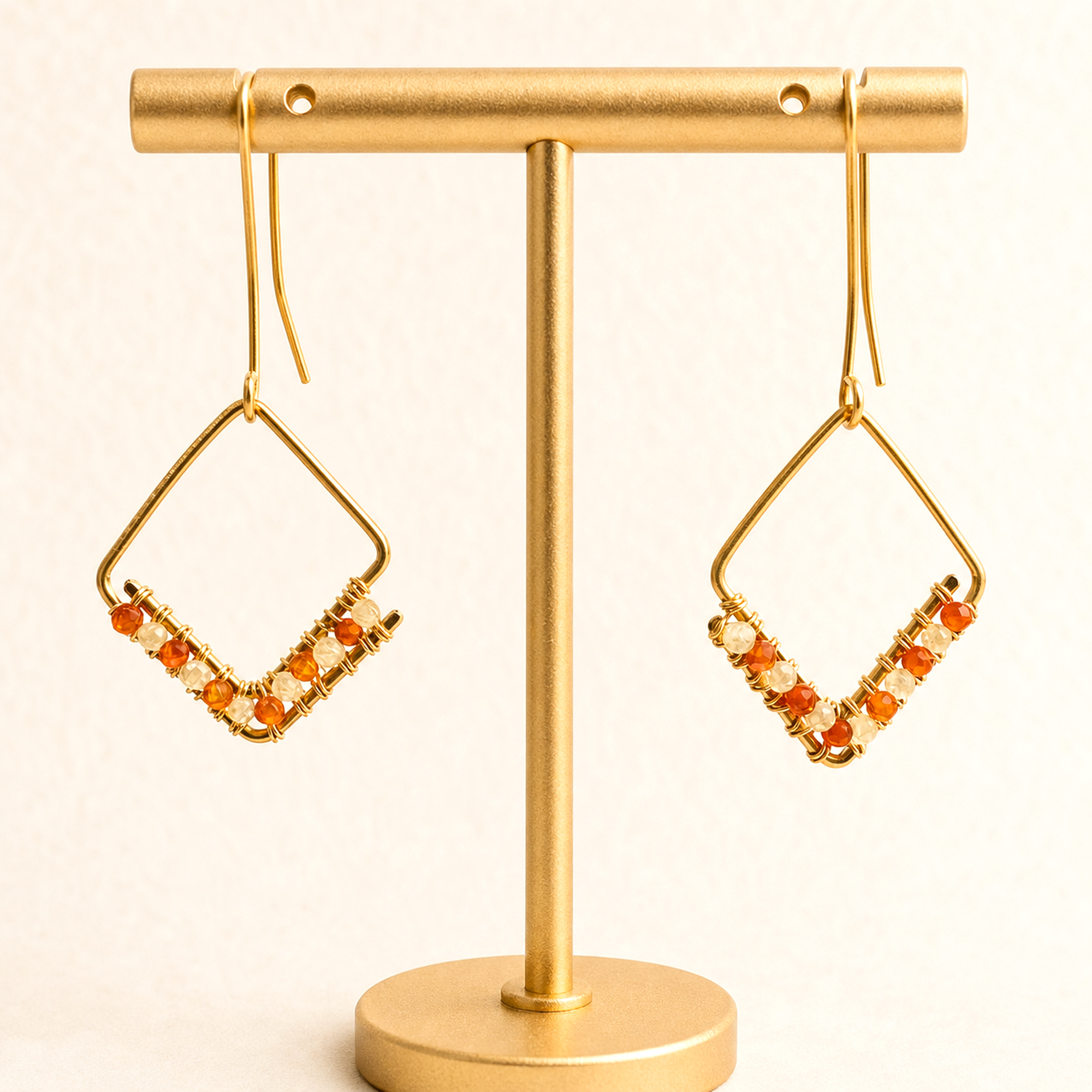 hedylane-p05-square-carnelian-stand-2000 Gold Wire Square Carnelian Earrings